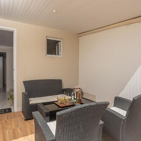 Alpinia - Appt Avec Piscine Partagee Lägenhet Saint-Pierre Exteriör bild