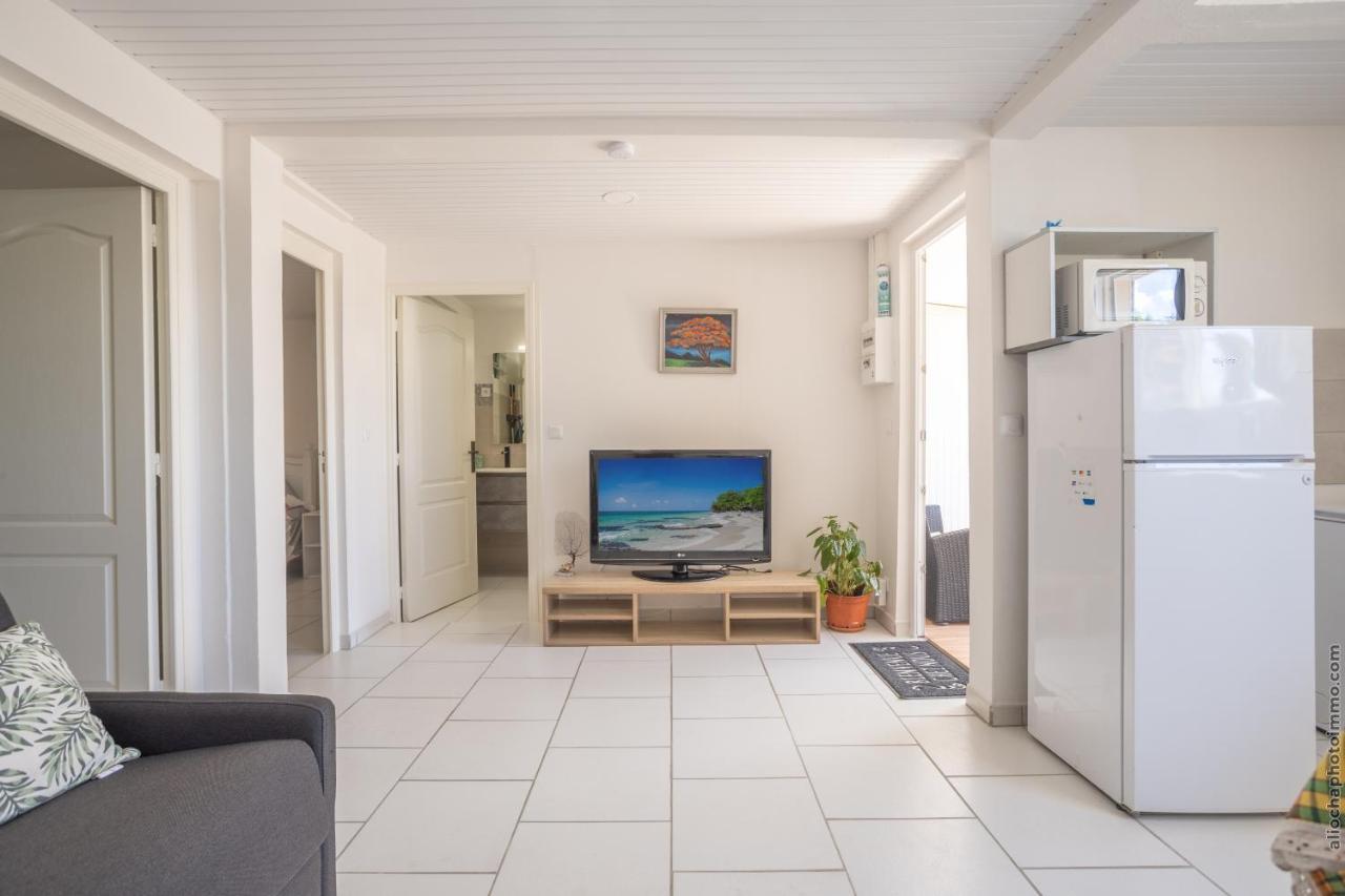 Alpinia - Appt Avec Piscine Partagee Lägenhet Saint-Pierre Exteriör bild