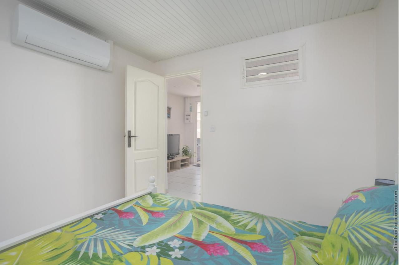 Alpinia - Appt Avec Piscine Partagee Lägenhet Saint-Pierre Exteriör bild