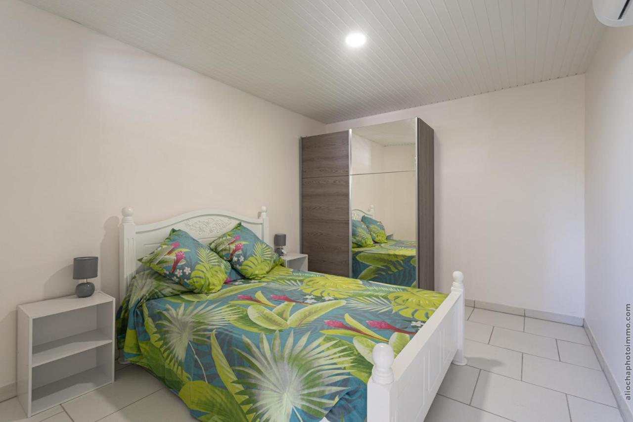 Alpinia - Appt Avec Piscine Partagee Lägenhet Saint-Pierre Exteriör bild